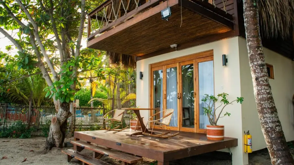 Sala de estar en habitación familiar en Parque Tayrona alojamiento Gaelia Beach